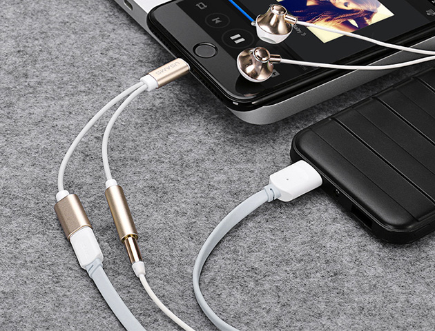 adapter หูฟังพร้อมชาร์จแบต iPhone 7 , 7 Plus